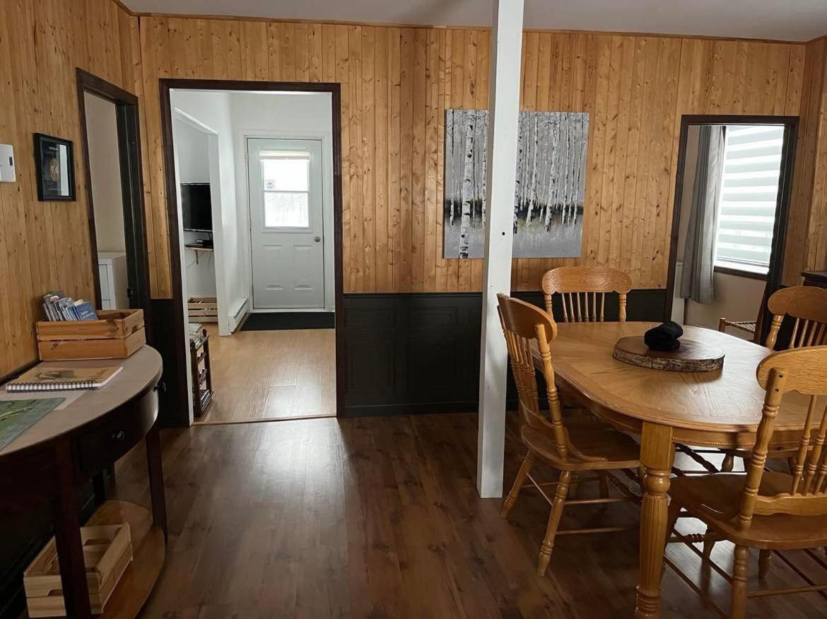 Petit-Saguenay La Cabane Chez Jimmy מראה חיצוני תמונה