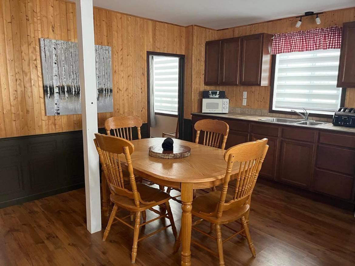 Petit-Saguenay La Cabane Chez Jimmy מראה חיצוני תמונה