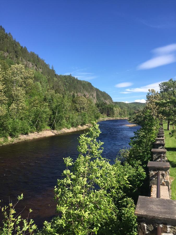 Petit-Saguenay La Cabane Chez Jimmy מראה חיצוני תמונה